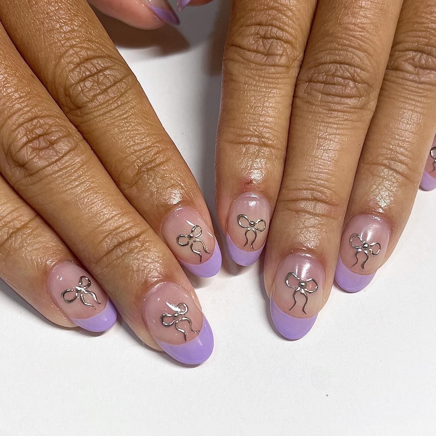 File:French Manicure with Glitter nail art on ring finger.jpg - Wikipedia